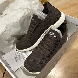 9.5 Women’s APL Techloom Breeze Shoe in Chocolate Brown & Ivory